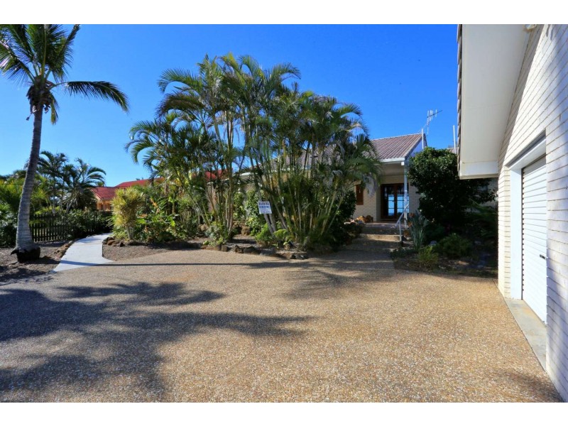 48 Barolin Esplanade, Coral Cove QLD 4670