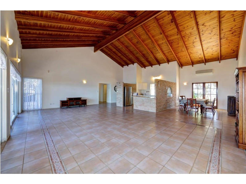 48 Barolin Esplanade, Coral Cove QLD 4670