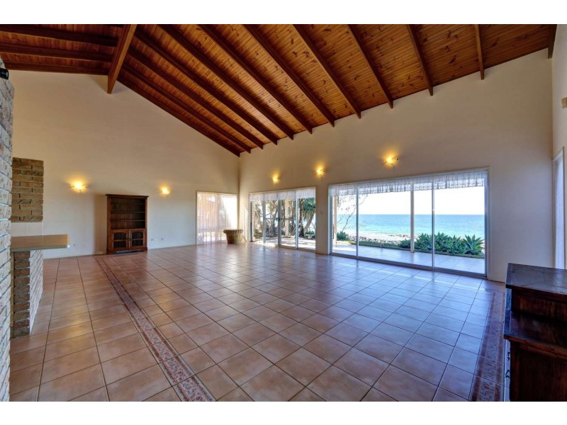 48 Barolin Esplanade, Coral Cove QLD 4670