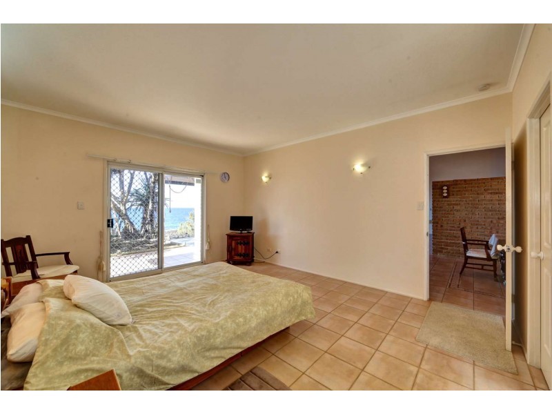 48 Barolin Esplanade, Coral Cove QLD 4670