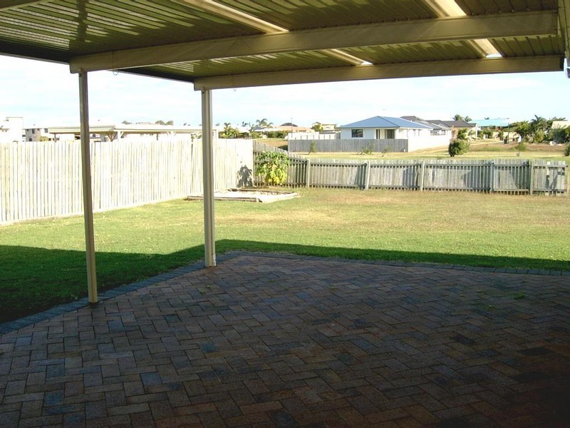 13 Peggy Drive, Coral Cove QLD 4670