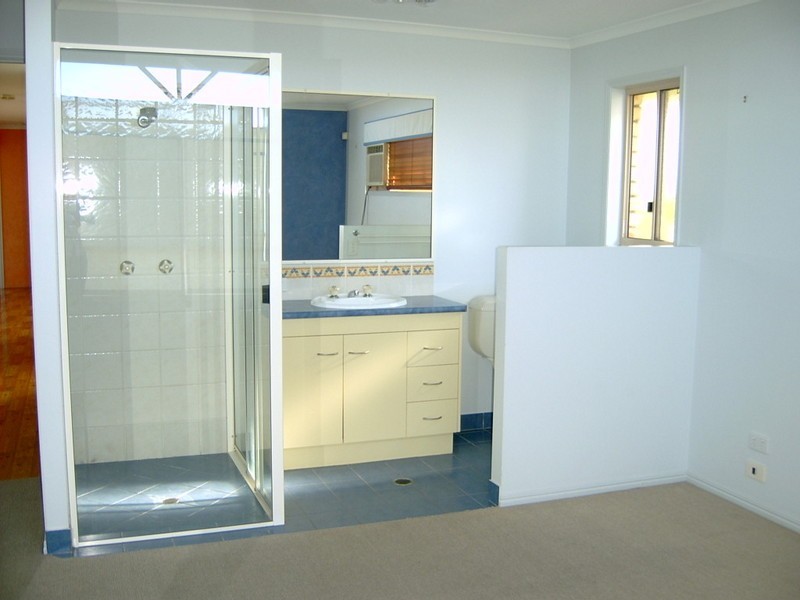 13 Peggy Drive, Coral Cove QLD 4670