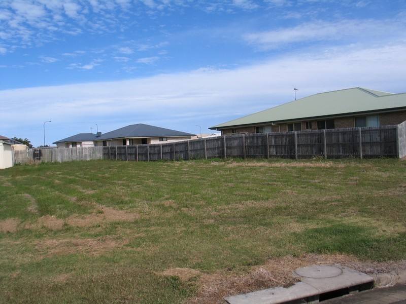 9 Bisdee Street, Coral Cove QLD 4670