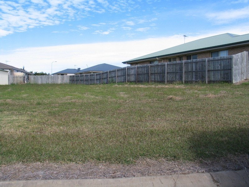 9 Bisdee Street, Coral Cove QLD 4670