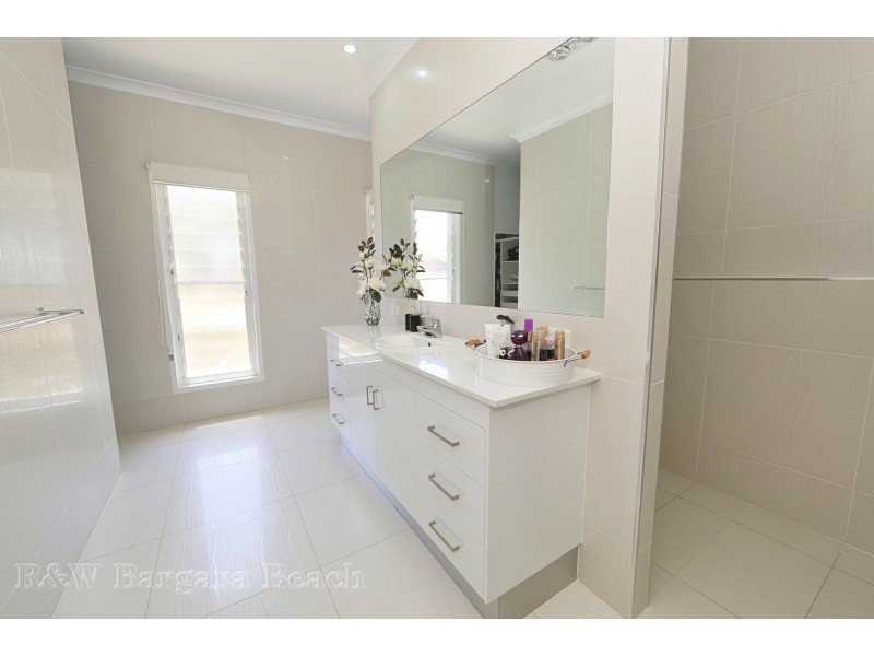 222 Barolin Esplanade, Coral Cove QLD 4670