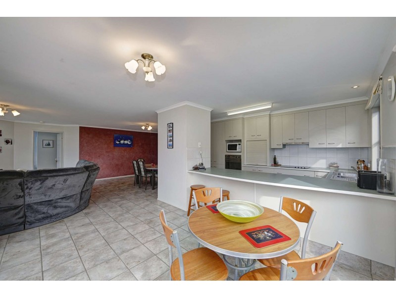 Villa 2, Chantelle Circuit, Coral Cove QLD 4670