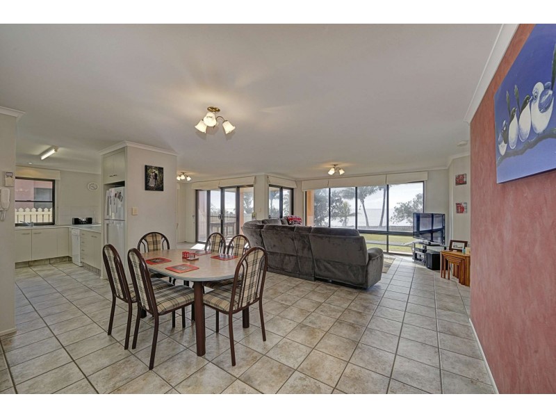 Villa 2, Chantelle Circuit, Coral Cove QLD 4670