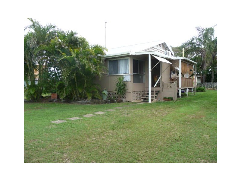 14 Leslie Street, Elliott Heads QLD 4670