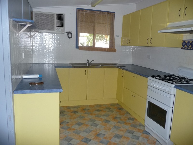 14 Leslie Street, Elliott Heads QLD 4670