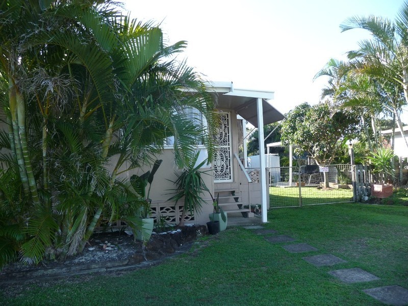 14 Leslie Street, Elliott Heads QLD 4670