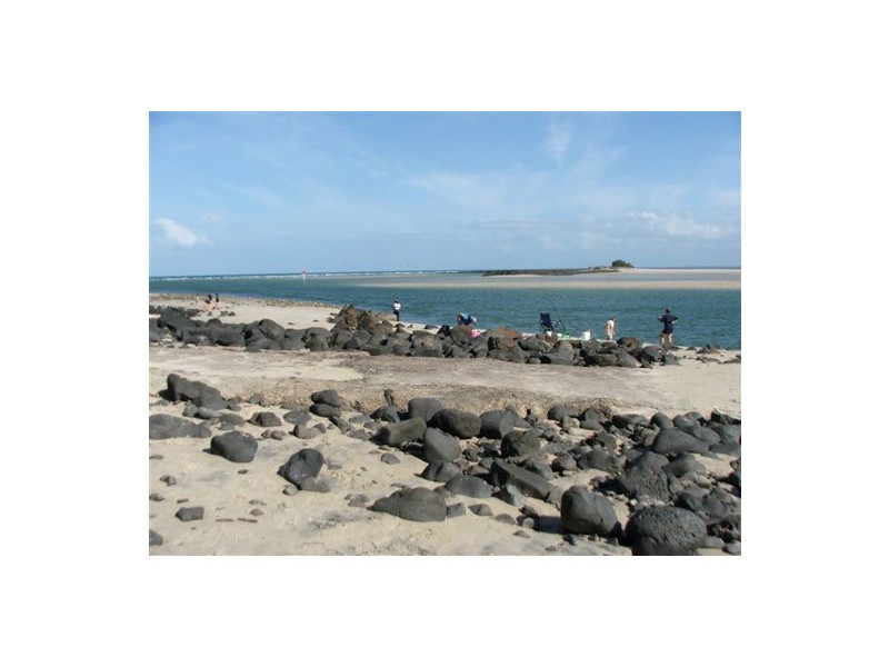 14 Leslie Street, Elliott Heads QLD 4670