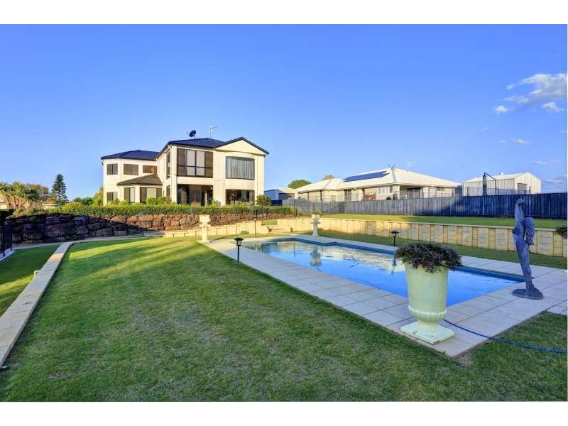 25 Coral Cove Drive, Coral Cove QLD 4670