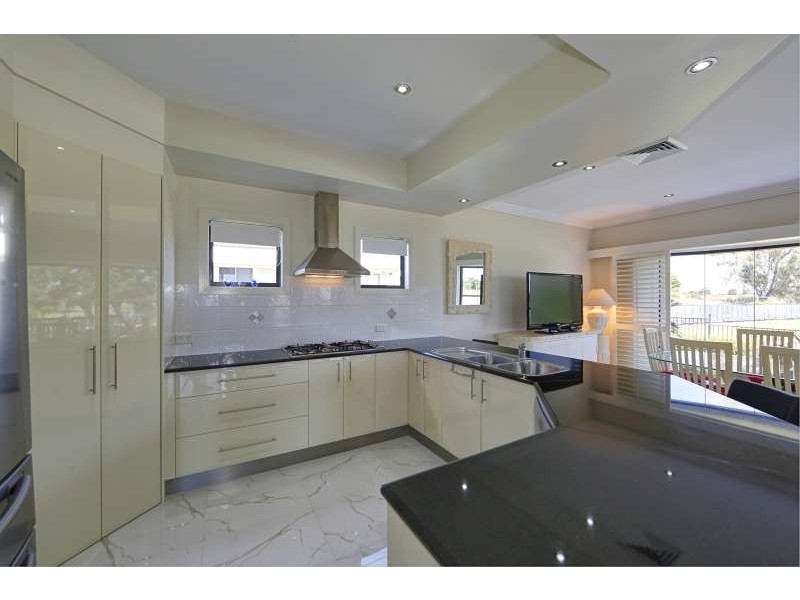 25 Coral Cove Drive, Coral Cove QLD 4670