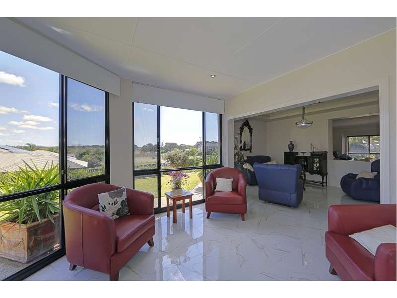 25 Coral Cove Drive, Coral Cove QLD 4670