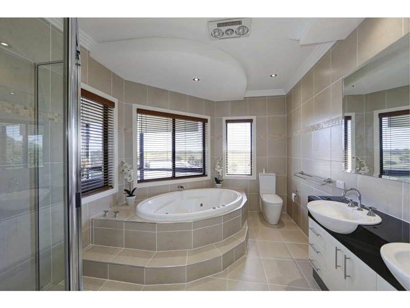 25 Coral Cove Drive, Coral Cove QLD 4670