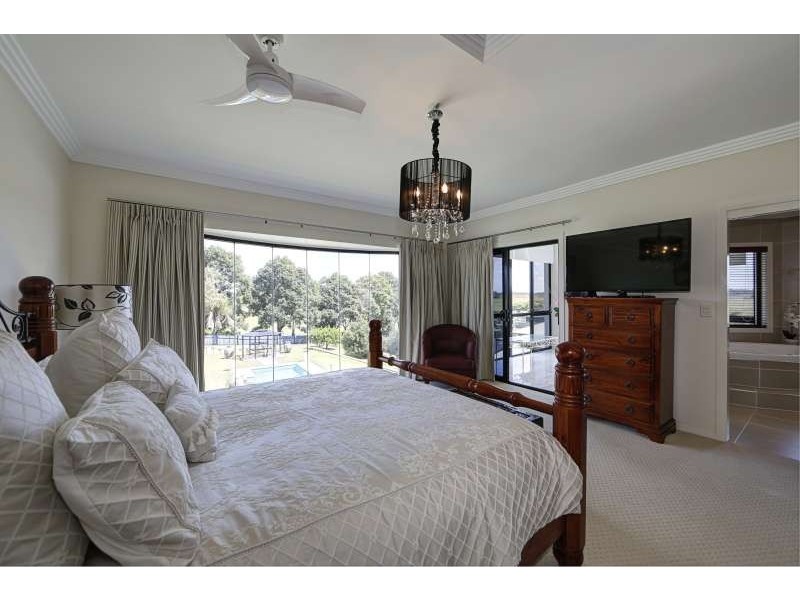 25 Coral Cove Drive, Coral Cove QLD 4670