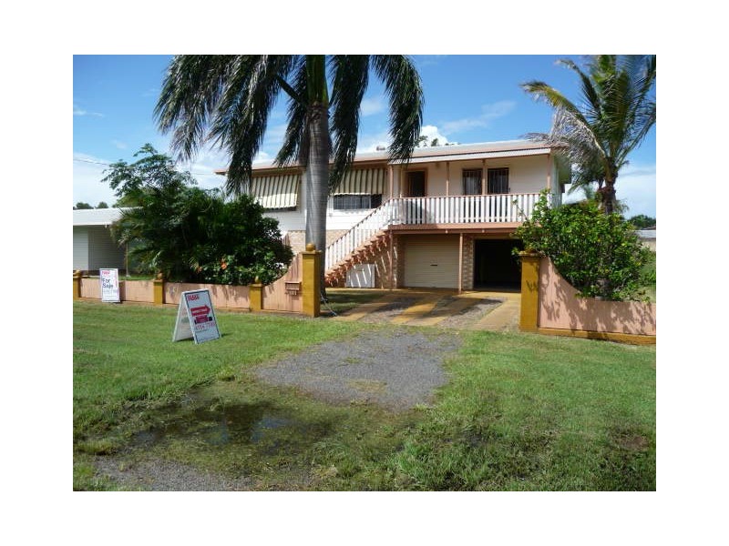 38 Wave Street, Burnett Heads QLD 4670