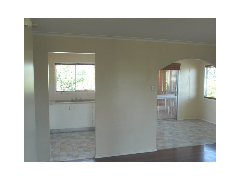 38 Wave Street, Burnett Heads QLD 4670