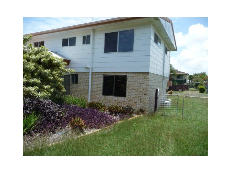 38 Wave Street, Burnett Heads QLD 4670
