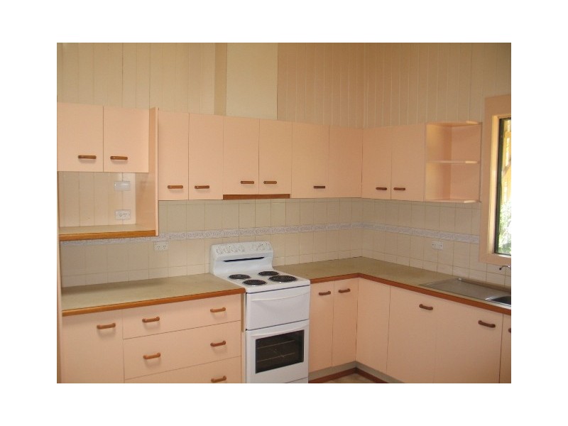 38 Anderson Street, Avenell Heights QLD 4670