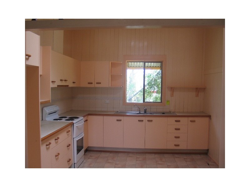 38 Anderson Street, Avenell Heights QLD 4670