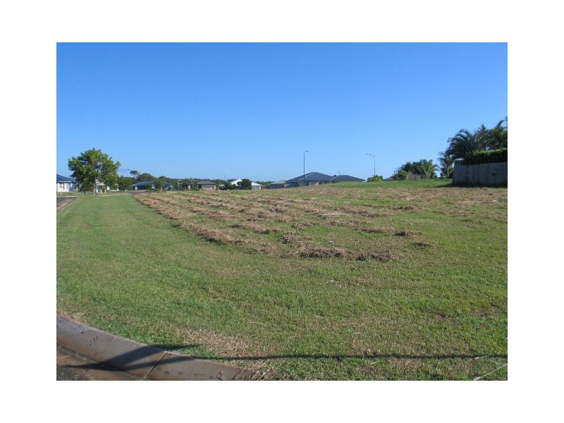 1 Bobby Place, Coral Cove QLD 4670