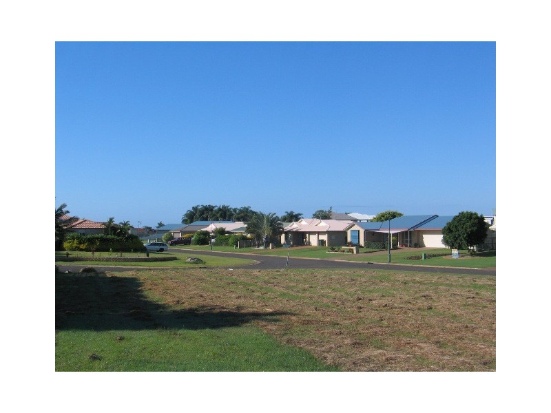 1 Bobby Place, Coral Cove QLD 4670