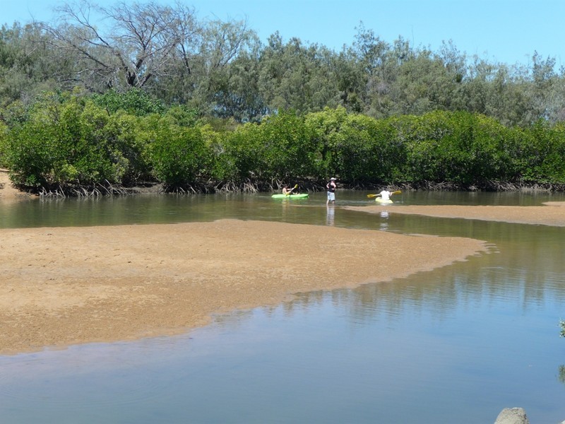 1 Bobby Place, Coral Cove QLD 4670