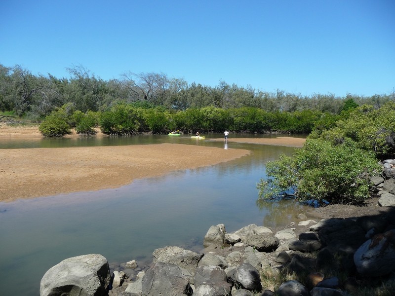 1 Bobby Place, Coral Cove QLD 4670