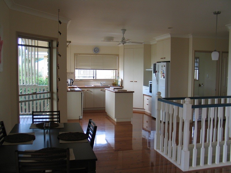 16 Hilltop Avenue, Qunaba QLD 4670