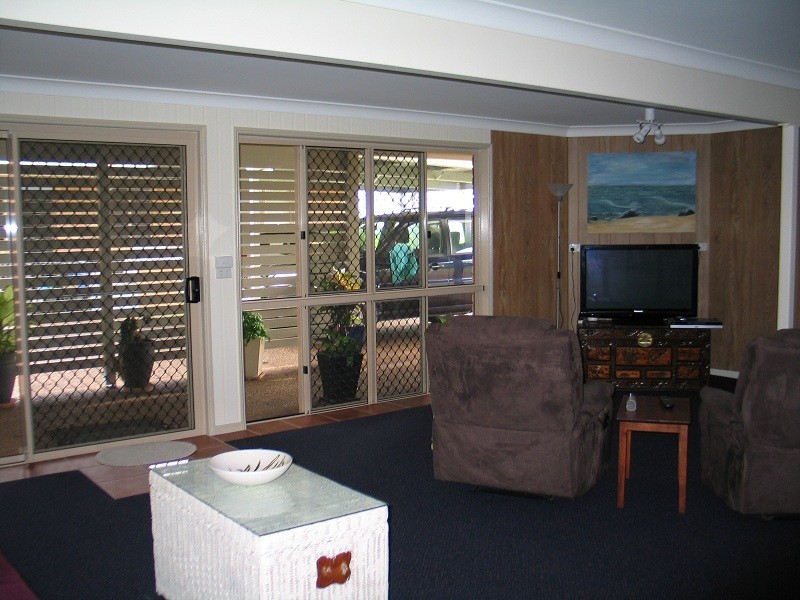 16 Hilltop Avenue, Qunaba QLD 4670