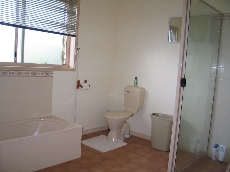 16 Hilltop Avenue, Qunaba QLD 4670