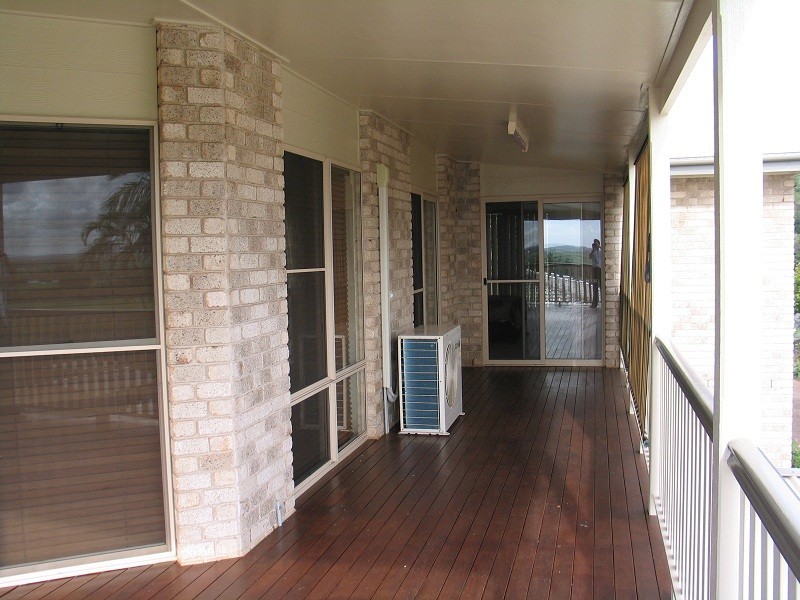 16 Hilltop Avenue, Qunaba QLD 4670