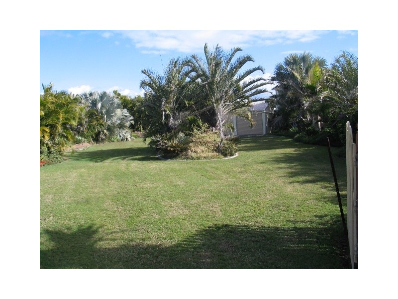 3 Mokera Street, Coral Cove QLD 4670