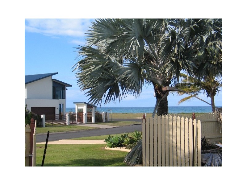 3 Mokera Street, Coral Cove QLD 4670