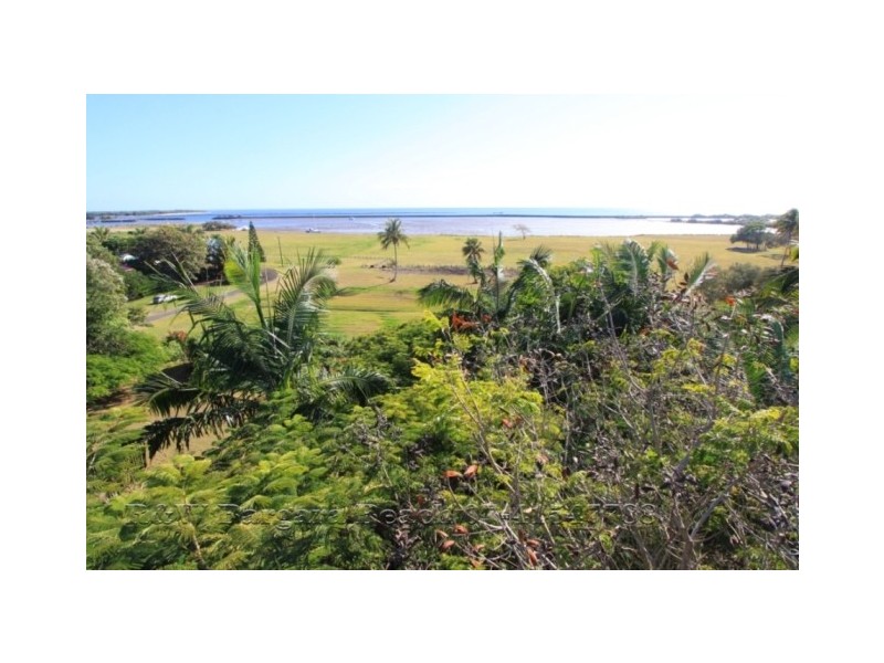 2-4 Sommerville St, Burnett Heads QLD 4670