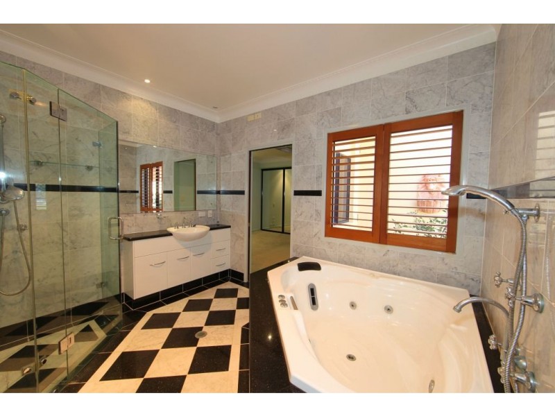 Villa 6, 5 Chantelle Circuit, Coral Cove QLD 4670