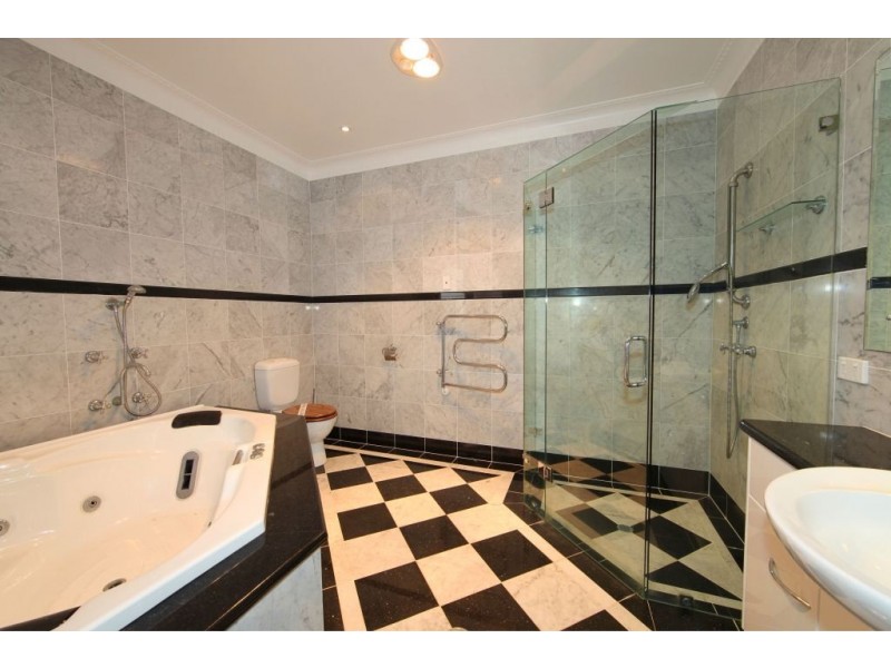 Villa 6, 5 Chantelle Circuit, Coral Cove QLD 4670