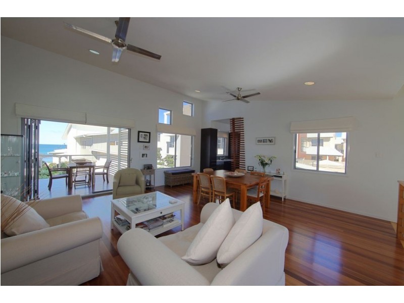 Villa 1, /98 Miller Street, Bargara QLD 4670