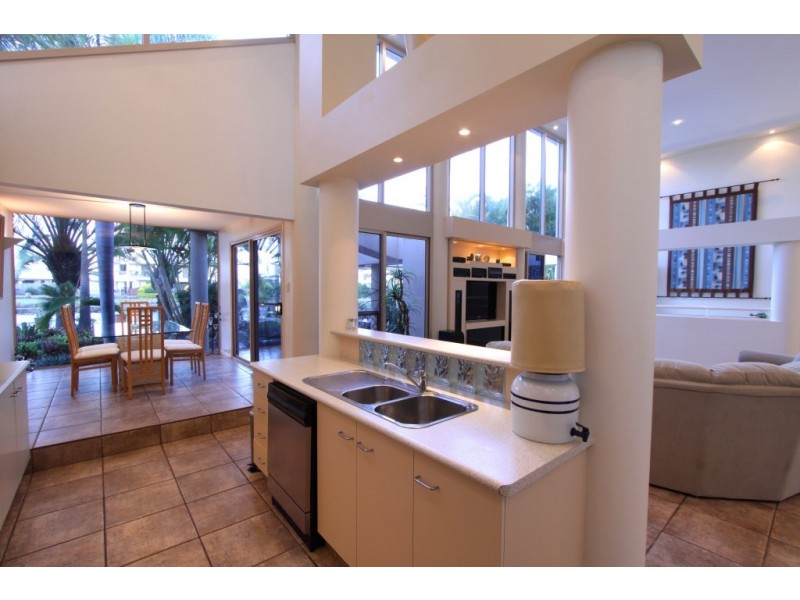 8 Lakeside Close, Bargara QLD 4670