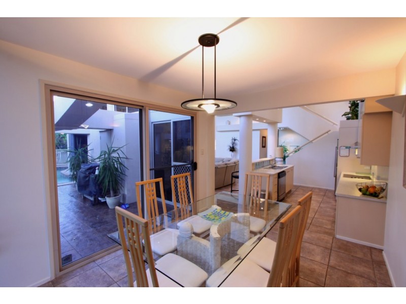 8 Lakeside Close, Bargara QLD 4670