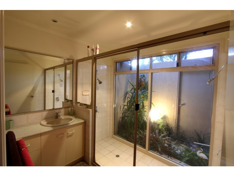 8 Lakeside Close, Bargara QLD 4670