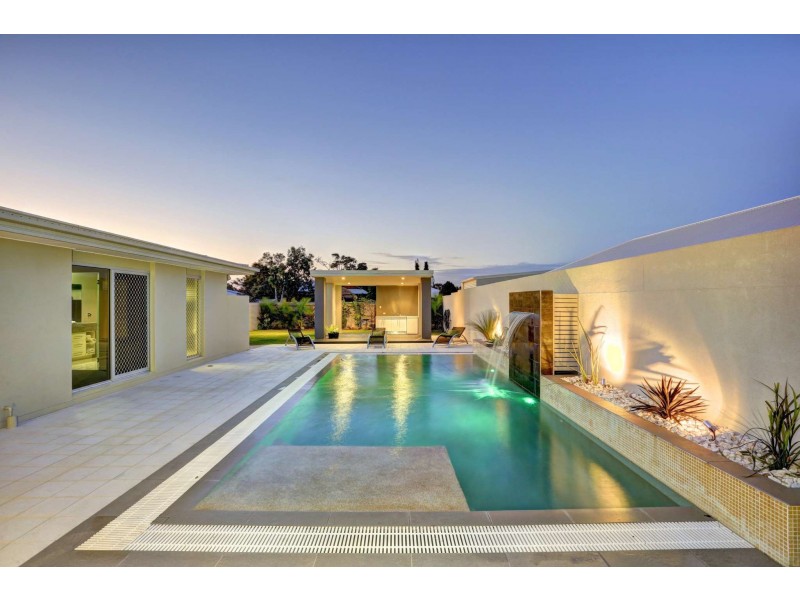 12 Aquarius Drive, Bargara QLD 4670