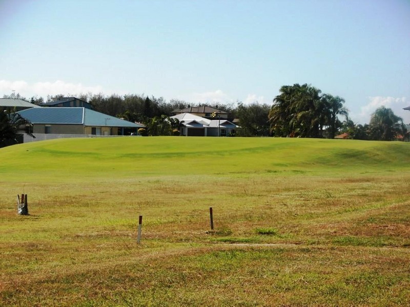 1 McCallum Close, Coral Cove QLD 4670