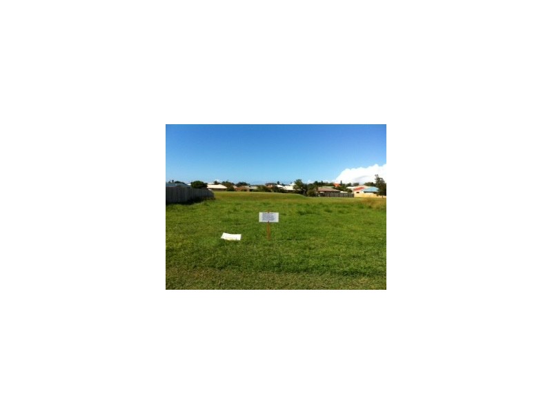 1 McCallum Close, Coral Cove QLD 4670