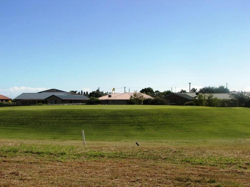 1 McCallum Close, Coral Cove QLD 4670