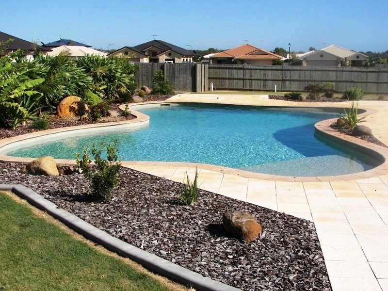 1 McCallum Close, Coral Cove QLD 4670