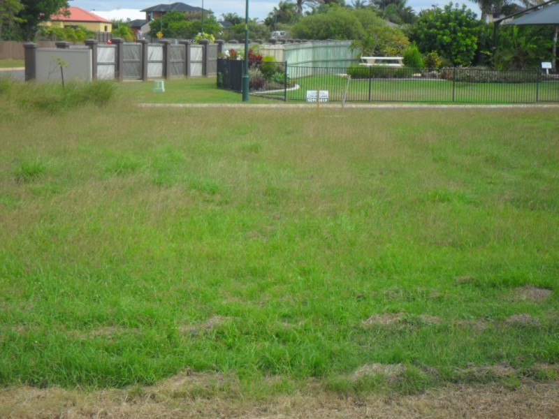 1 McCallum Close, Coral Cove QLD 4670