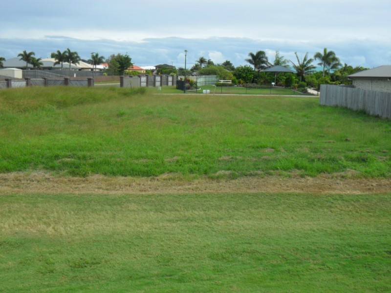 1 McCallum Close, Coral Cove QLD 4670