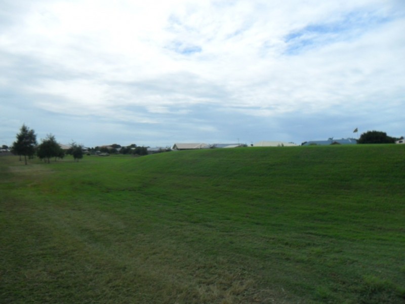 1 McCallum Close, Coral Cove QLD 4670